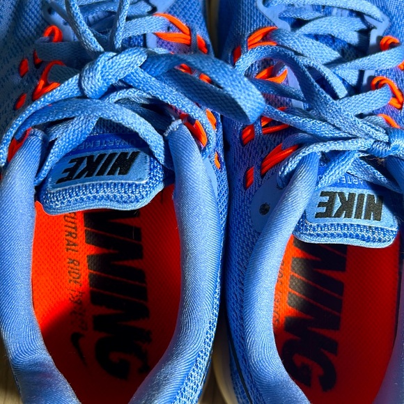 Women’s lightweight Nike running sneakers, Sz 6 - Picture 5 of 9